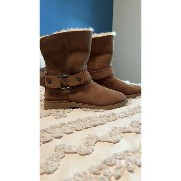 UGG Cedric Short Chesnut Boots Size 6 Suede Buckle Convertible Moto Sheepskin - Picture 2 of 5